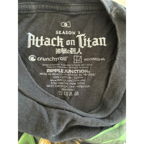 Attack on Titan Captain Levi graphic t-shirt Size Small Crunchy Roll Anime - Picture 3 of 4